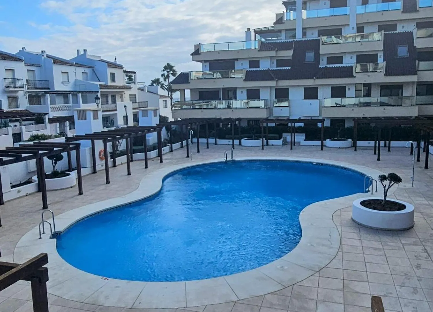 Marina Castillo, Beachfront Sea Views 500M To Beach And Duquesa Marina Manilva Apartment