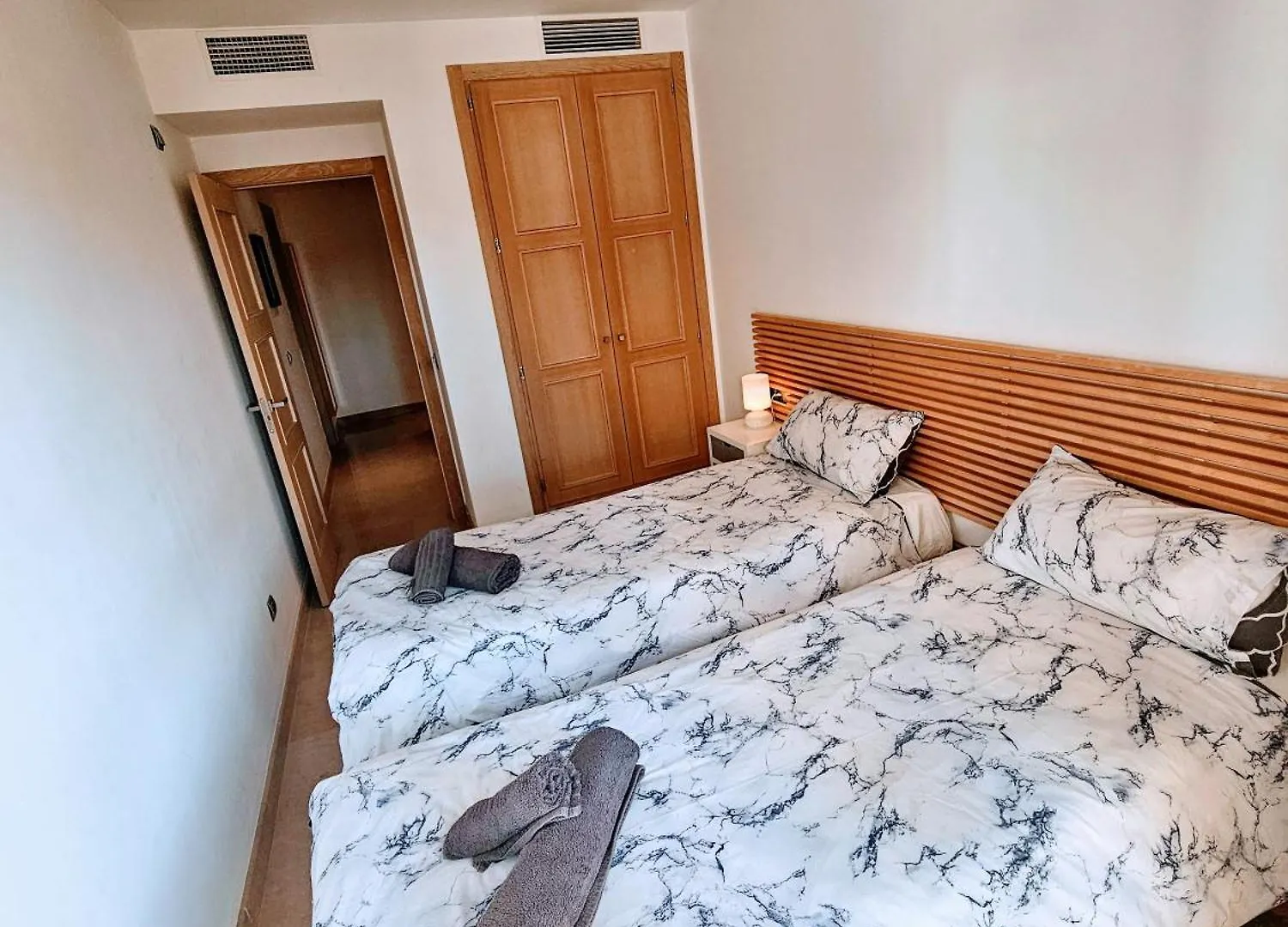 Marina Castillo, Beachfront Sea Views 500M To Beach And Duquesa Marina Manilva Apartment