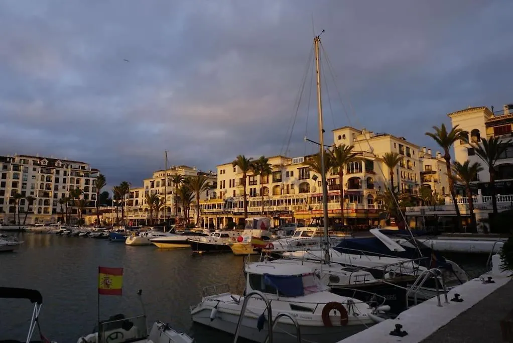 Marina Castillo, Beachfront Sea Views 500M To Beach And Duquesa Marina Manilva