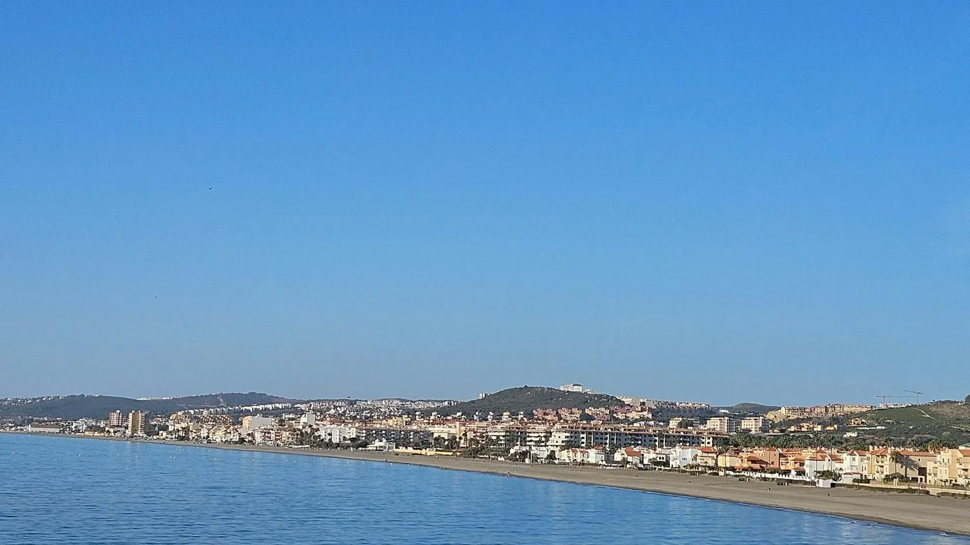 Apartment Marina Castillo, Beachfront Sea Views 500M To Beach And Duquesa Marina Manilva Spain