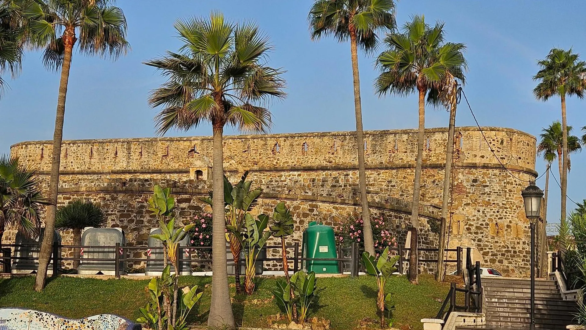 Marina Castillo, Beachfront Sea Views 500M To Beach And Duquesa Marina Manilva
