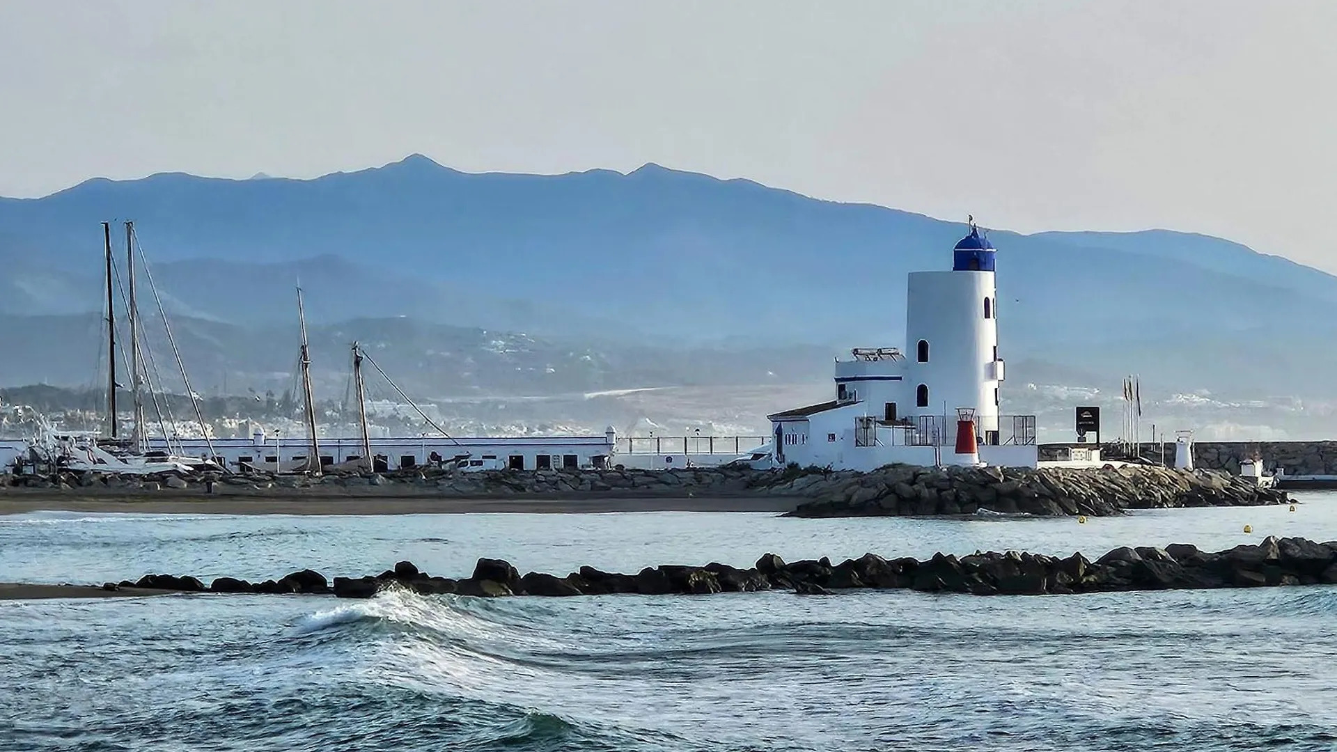 Apartment Marina Castillo, Beachfront Sea Views 500M To Beach And Duquesa Marina Manilva