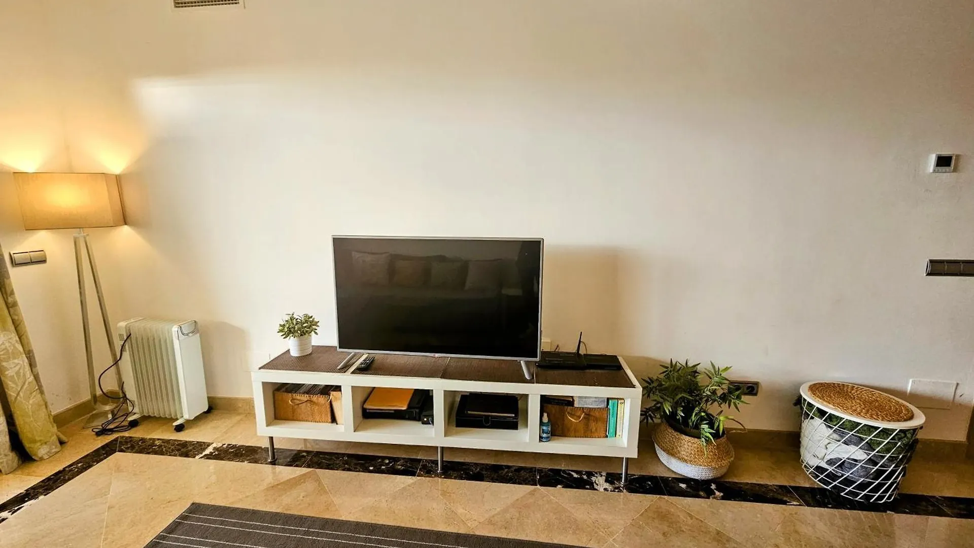 Marina Castillo, Beachfront Sea Views 500M To Beach And Duquesa Marina Manilva